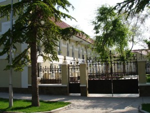 Гостиница "Сладкая жизнь" (ул. Токарева, 6)расположенна на участке 1 691 кв.м и к которой подполковник Москвин Ю. и капитан Краснощек А. лично не имеют никакого отношения