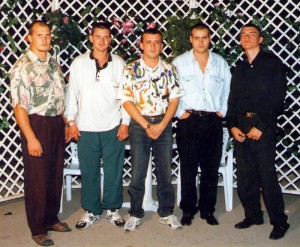 На память с коллегами из Киева, 1996г. Слева направо: Зосименко В., «Дима из Киева», Перевезенцев Е., «Саша из Киева» и Жуков Г.