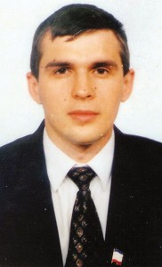 Май 1996 г.  Колян в первый раз стал депутатом Евпаторийского горсовета Правое ухо еще свое