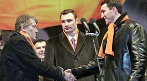 Майдан: «Ющенко «2004» СДАЛ (в прямом смысле слова) – Кличко «2012» ПРИНЯЛ»